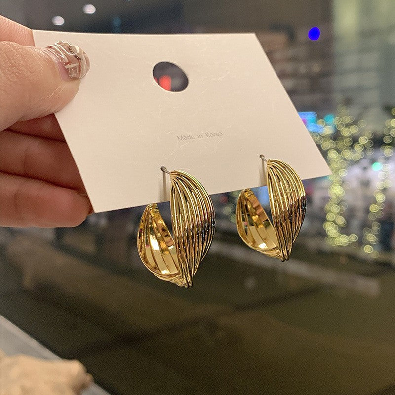 Vintage Round Flower Tassel Earrings, European American Retro Metallic Stud Earrings, Light Luxury Elegant Jewelry