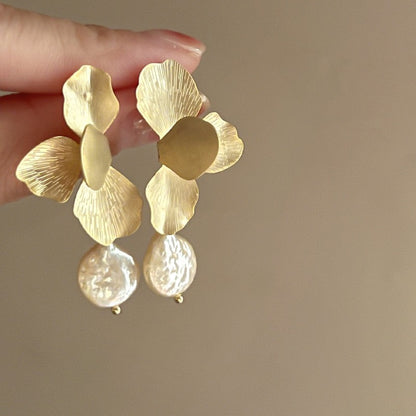 Vintage Round Flower Tassel Earrings, European American Retro Metallic Stud Earrings, Light Luxury Elegant Jewelry
